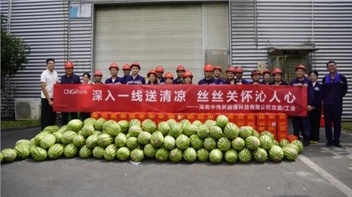 清冷润匠心关切抵热浪|云顶集团股份出产一线发展“送清冷”员工关切系列活动